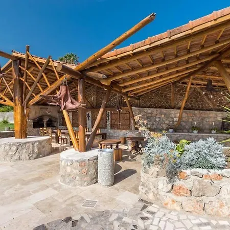 Guest house Bastide Saint Louis/ 8 Chambres *