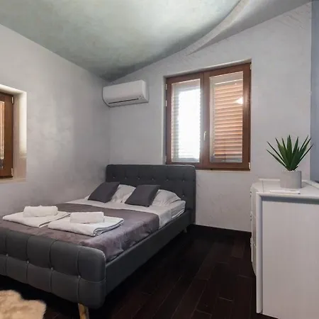 Bastide Saint Louis/ 8 Chambres *